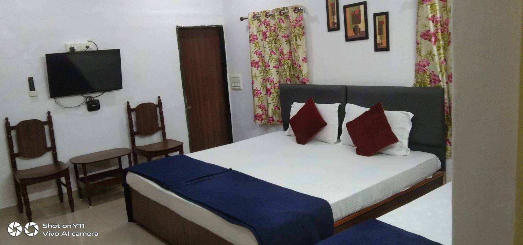 Gurukrupa Bunglow Dwarka  Room photo